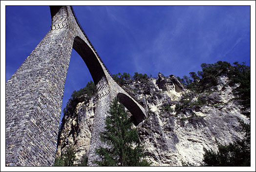 Der Landwasserviadukt bei Filisur - eine der imposantesten Eisenbahnbrücken der Welt.